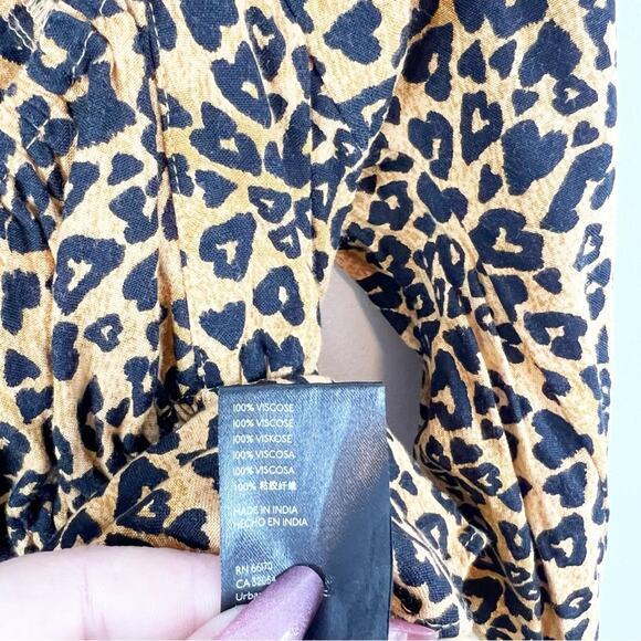 Urban Outfitters Ava Smocked Heart Square Neck Babydoll Top M - Picture 7 of 8